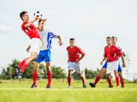 九游新闻-足球盛会精彩纷呈，球员拼尽全力