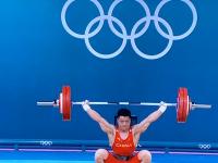 九游投注-举重选手惊艳亮相，轻松夺得金牌