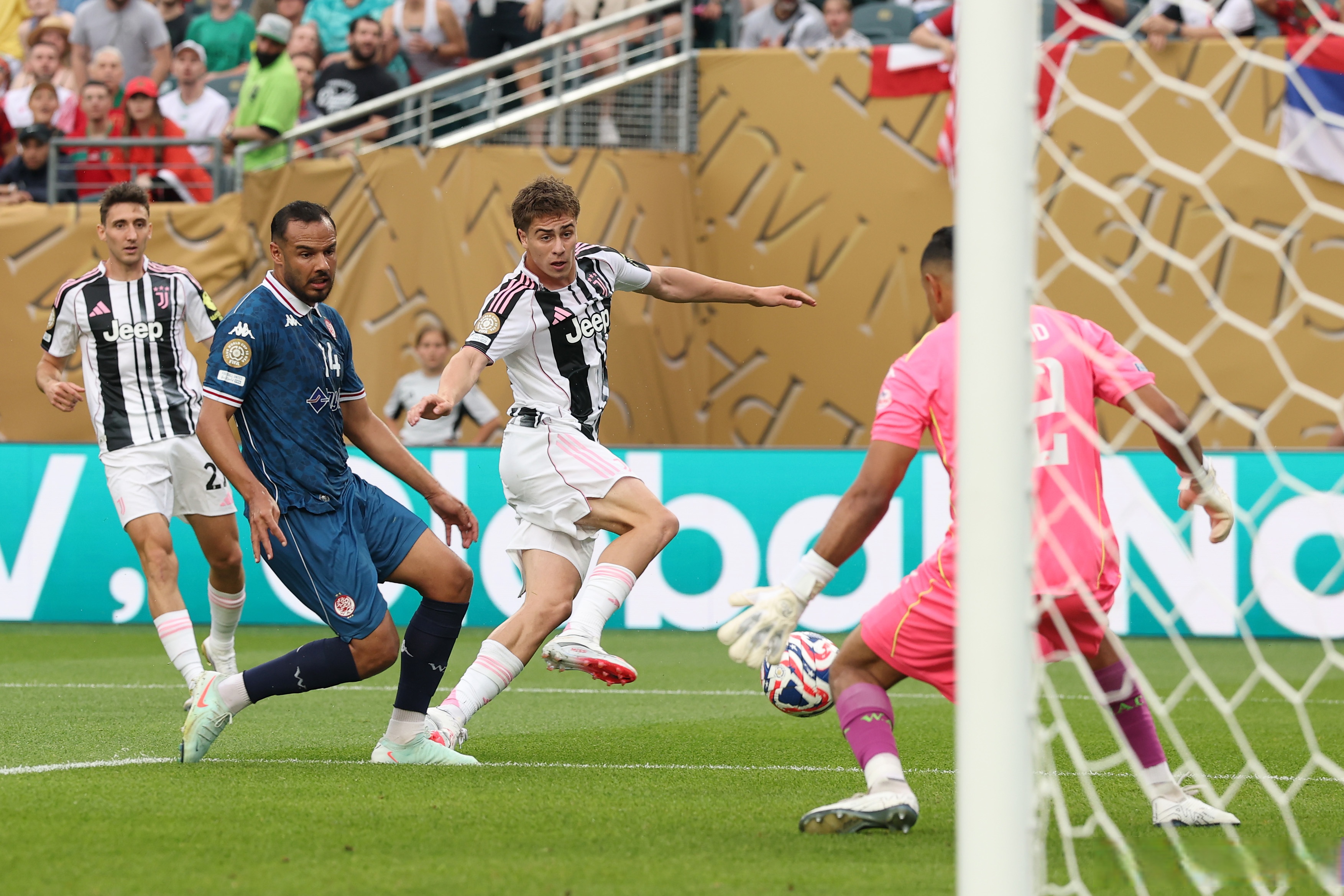 尤文图斯阻击对手，稳操胜局