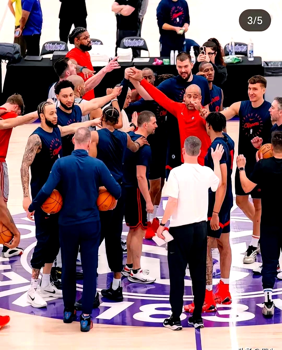 关于快船队阵容齐整，轻松战胜劲敌！的信息