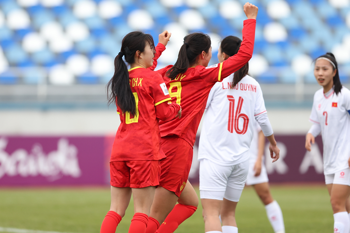 中国女足国家队在热身赛中大胜对手